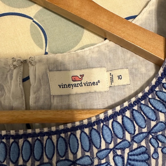 Vineyard Vines shift dress. Size 10. - Picture 2 of 2
